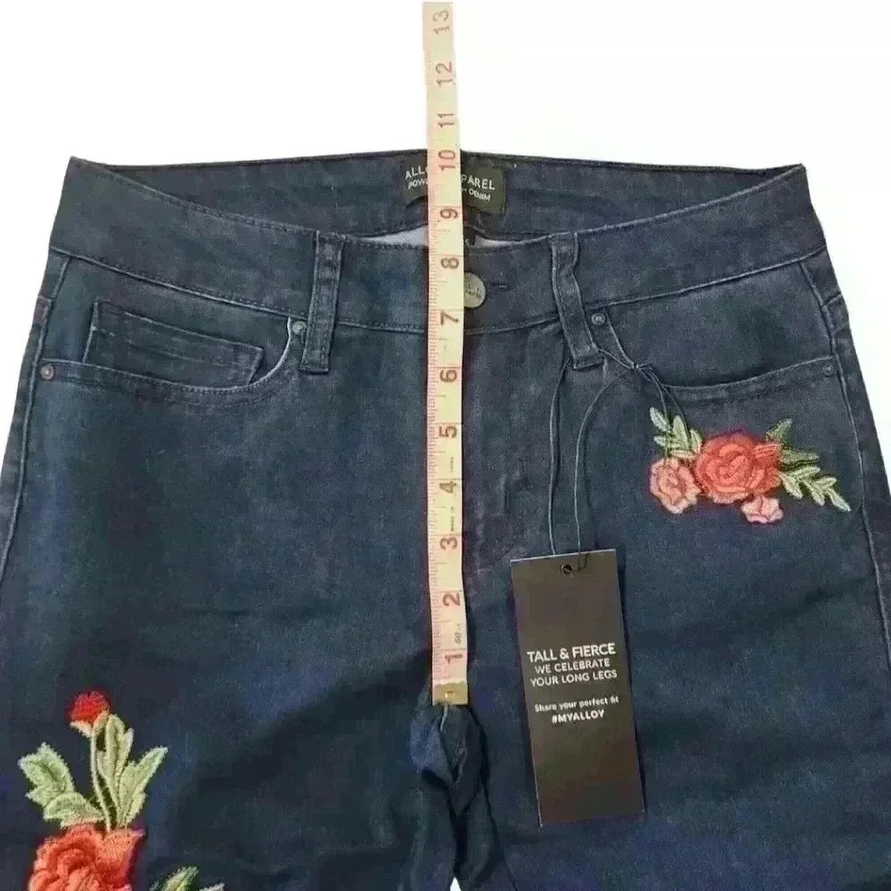 Alloy Apparel Power Stretch Medium Rise Dark Wash Embroidery Detail Skinny Jeans - Picture 3 of 9